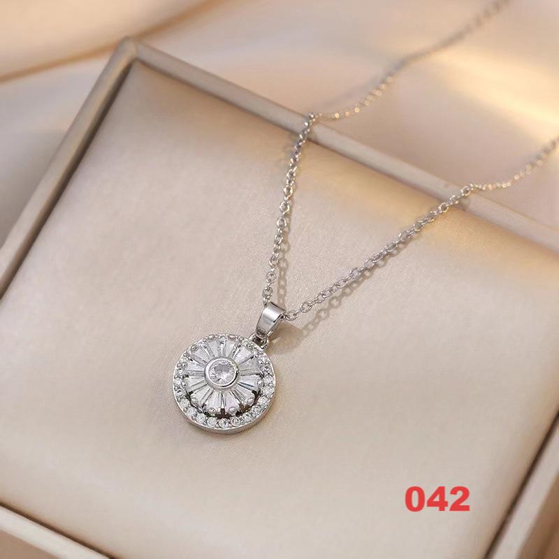 Shiny Spinner Necklace -Rotating flower necklace versatile titanium steel fashion accessory