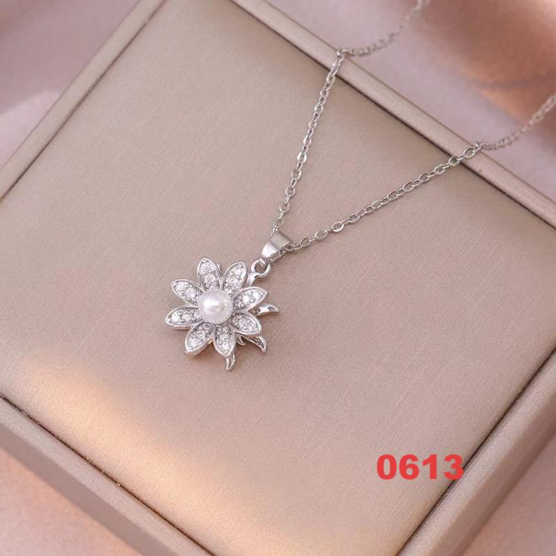 Shiny Spinner Necklace -Rotating flower necklace versatile titanium steel fashion accessory