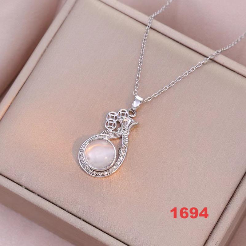 Shiny Spinner Necklace -Rotating flower necklace versatile titanium steel fashion accessory