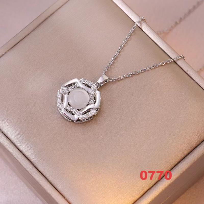Shiny Spinner Necklace -Rotating flower necklace versatile titanium steel fashion accessory