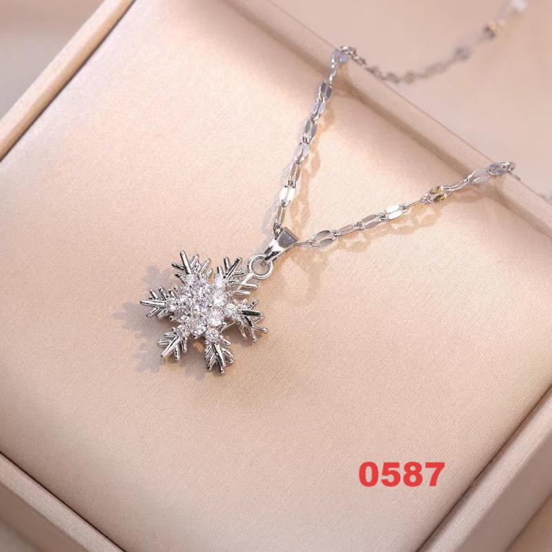 Shiny Spinner Necklace -Rotating flower necklace versatile titanium steel fashion accessory